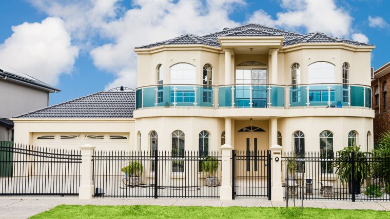 Steel vs Aluminium Fencing